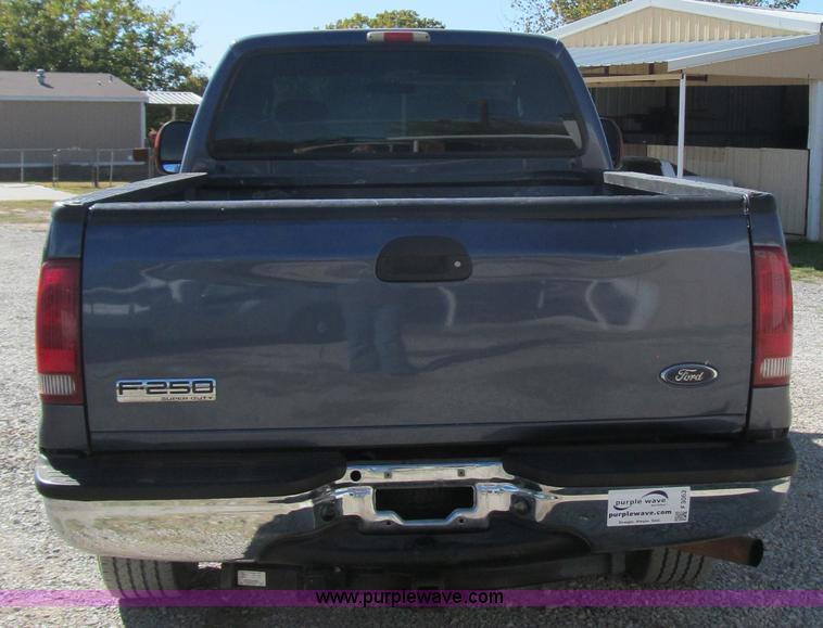 image for item F3062 2006 Ford F250 Lariat Super Duty FX4 SuperCab pickup truck