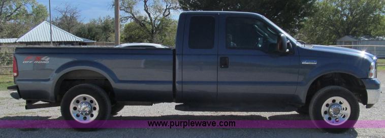 image for item F3062 2006 Ford F250 Lariat Super Duty FX4 SuperCab pickup truck