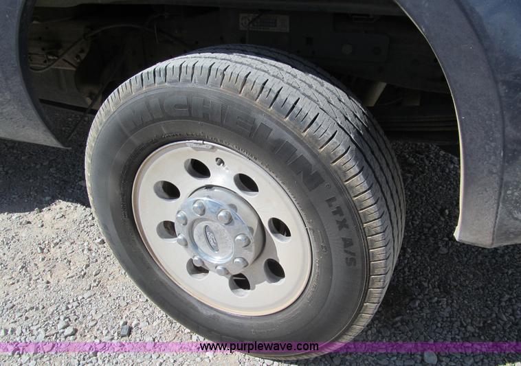 image for item F3062 2006 Ford F250 Lariat Super Duty FX4 SuperCab pickup truck