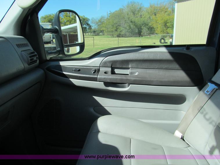 image for item F3062 2006 Ford F250 Lariat Super Duty FX4 SuperCab pickup truck