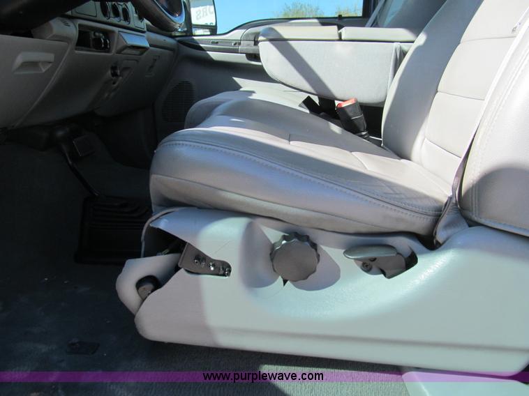 image for item F3062 2006 Ford F250 Lariat Super Duty FX4 SuperCab pickup truck