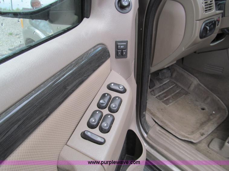 image for item F4613 2002 Ford Explorer Limited SUV
