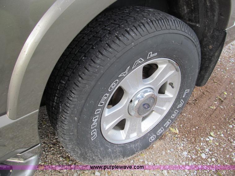 image for item F4613 2002 Ford Explorer Limited SUV