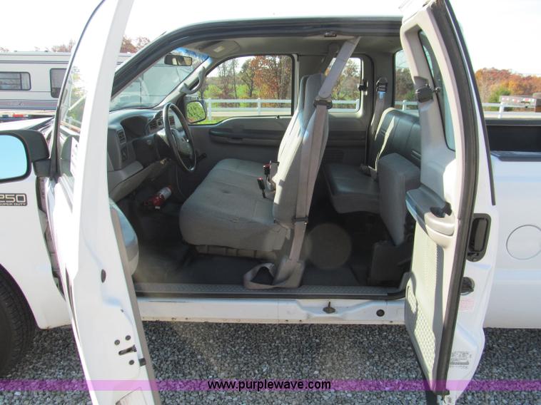 image for item F4632 2000 Ford F250 Super Duty SuperCab pickup truck