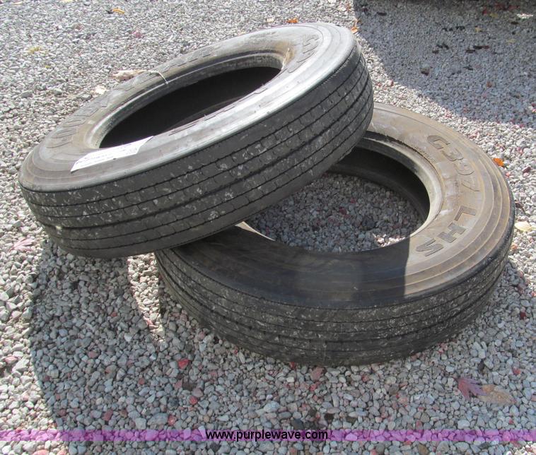 image for item F4636 (2) 11R24.5 tires