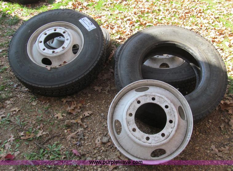 image for item F4643 (4) 275/80R22.5 cap tires