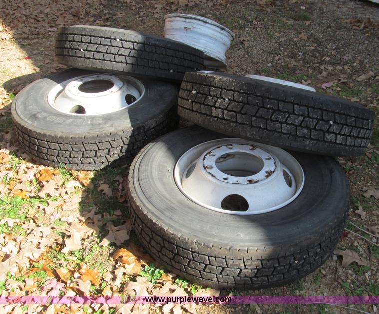 image for item F4643 (4) 275/80R22.5 cap tires