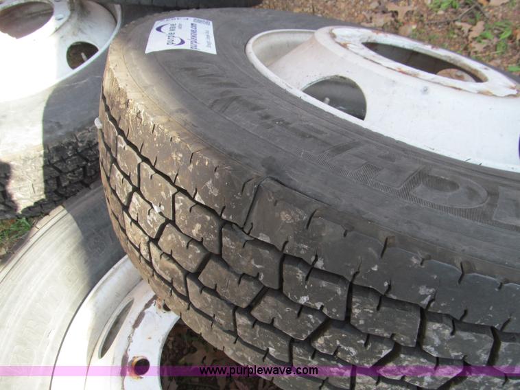 image for item F4643 (4) 275/80R22.5 cap tires