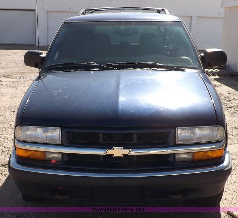 image for item F6210 2000 Chevrolet Blazer LT SUV