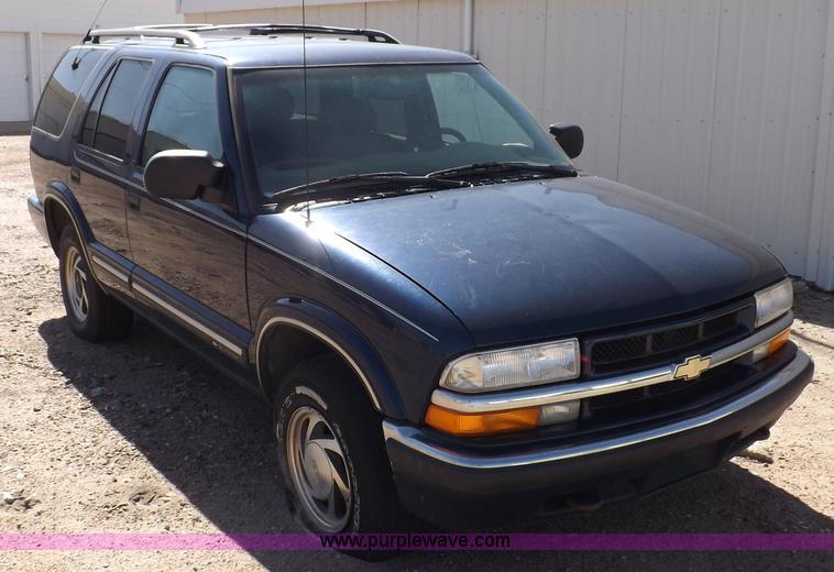 image for item F6210 2000 Chevrolet Blazer LT SUV