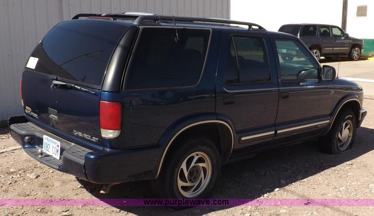 image for item F6210 2000 Chevrolet Blazer LT SUV