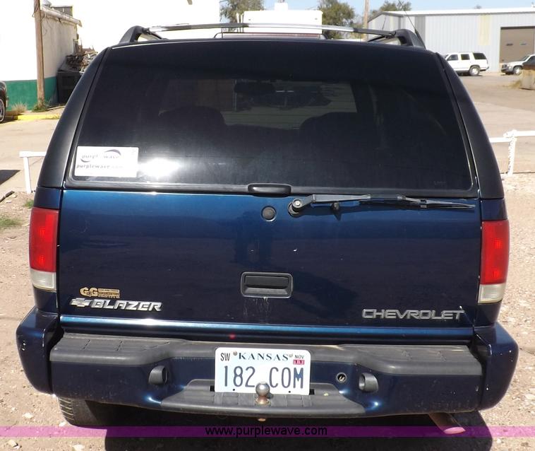 image for item F6210 2000 Chevrolet Blazer LT SUV