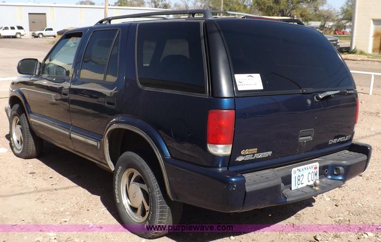 image for item F6210 2000 Chevrolet Blazer LT SUV