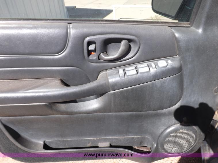 image for item F6210 2000 Chevrolet Blazer LT SUV