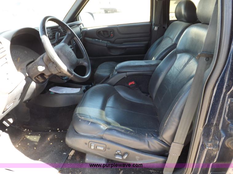 image for item F6210 2000 Chevrolet Blazer LT SUV