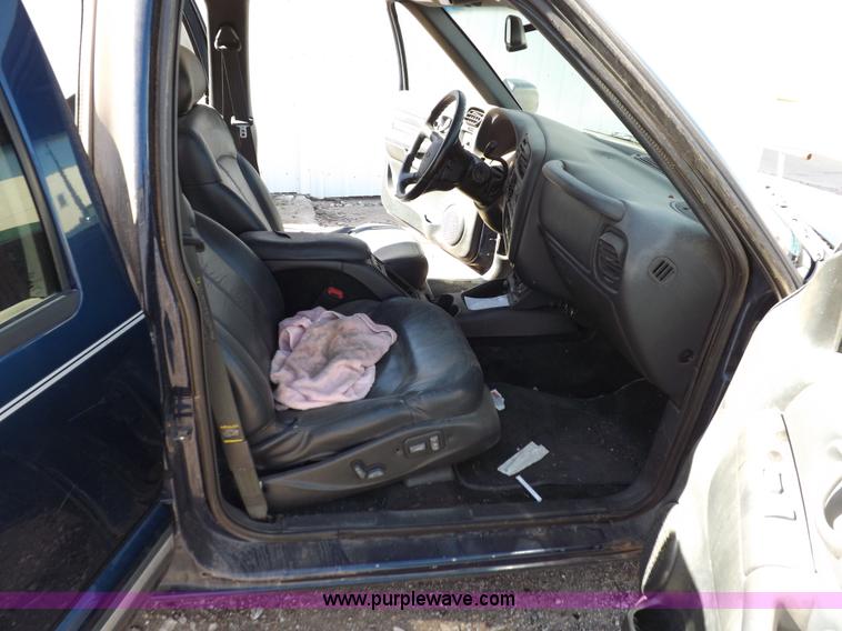 image for item F6210 2000 Chevrolet Blazer LT SUV
