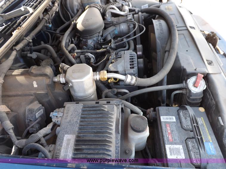 image for item F6210 2000 Chevrolet Blazer LT SUV