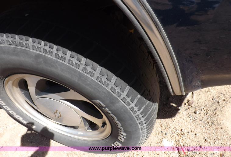image for item F6210 2000 Chevrolet Blazer LT SUV