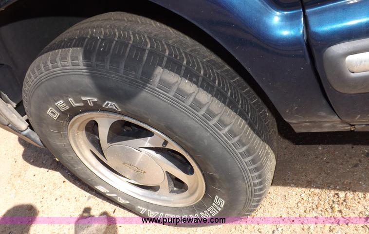 image for item F6210 2000 Chevrolet Blazer LT SUV