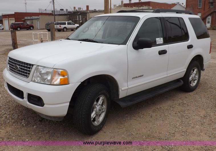 image for item F6232 2005 Ford Explorer XLT SUV