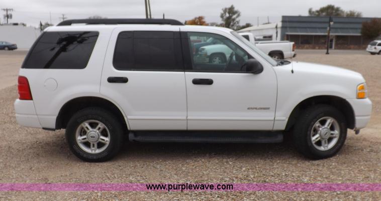 image for item F6232 2005 Ford Explorer XLT SUV