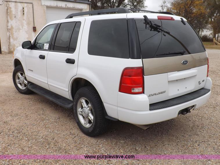 image for item F6232 2005 Ford Explorer XLT SUV