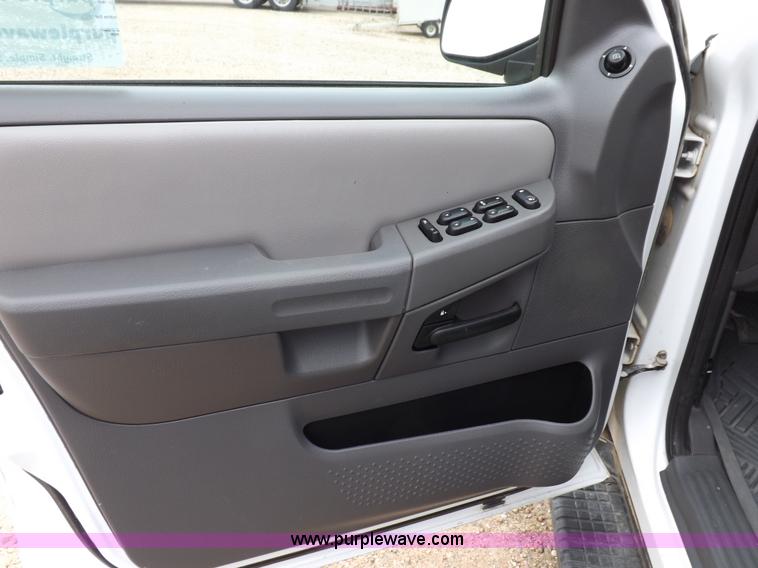 image for item F6232 2005 Ford Explorer XLT SUV