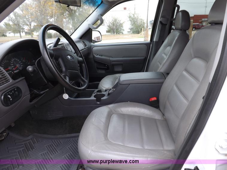image for item F6232 2005 Ford Explorer XLT SUV