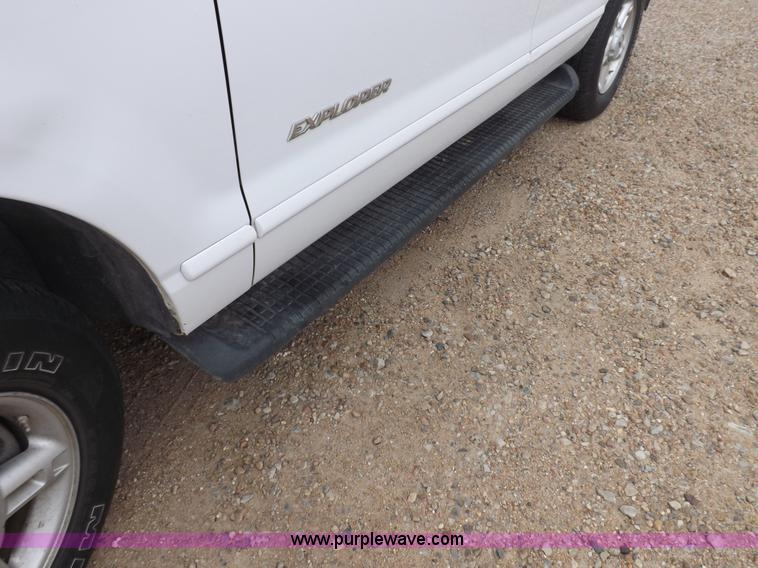 image for item F6232 2005 Ford Explorer XLT SUV