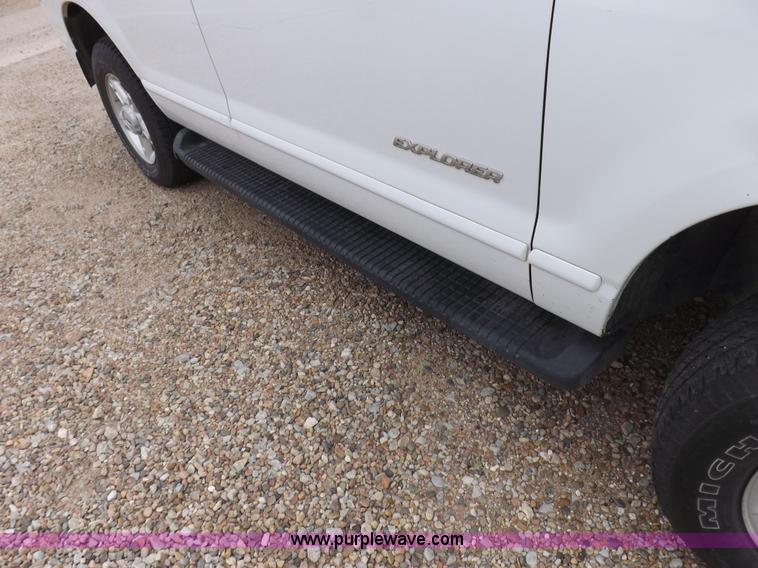 image for item F6232 2005 Ford Explorer XLT SUV