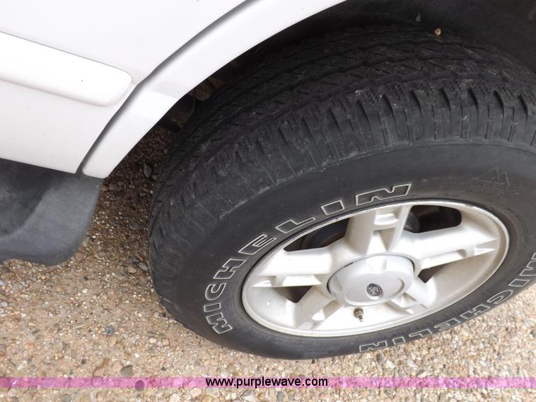 image for item F6232 2005 Ford Explorer XLT SUV