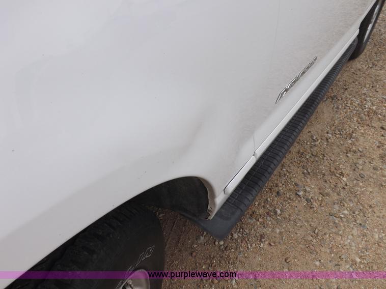 image for item F6232 2005 Ford Explorer XLT SUV