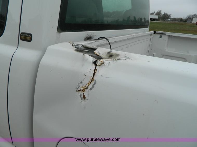 image for item G7559 2001 Chevrolet Silverado 2500 Extended Cab pickup truck