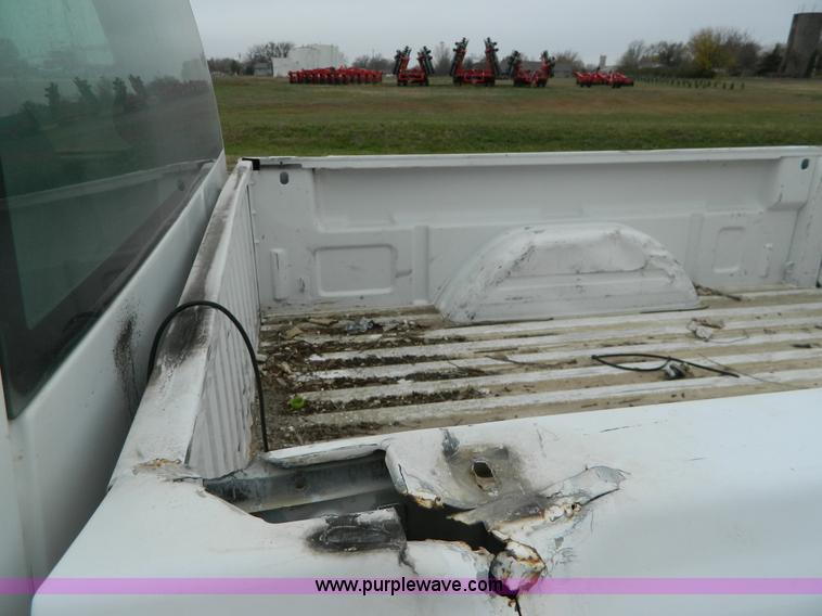 image for item G7559 2001 Chevrolet Silverado 2500 Extended Cab pickup truck