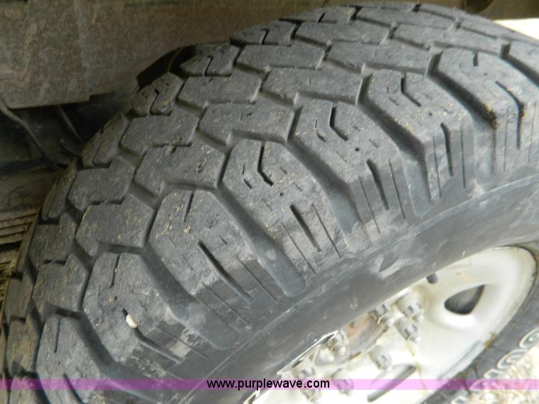 image for item G7559 2001 Chevrolet Silverado 2500 Extended Cab pickup truck