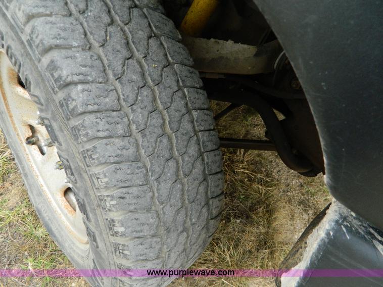 image for item G7559 2001 Chevrolet Silverado 2500 Extended Cab pickup truck