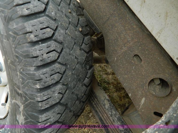 image for item G7559 2001 Chevrolet Silverado 2500 Extended Cab pickup truck