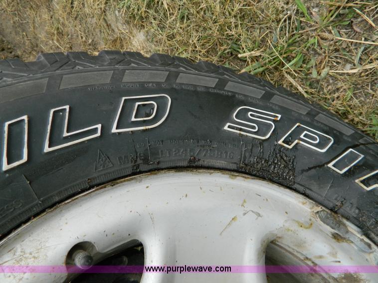 image for item G7559 2001 Chevrolet Silverado 2500 Extended Cab pickup truck