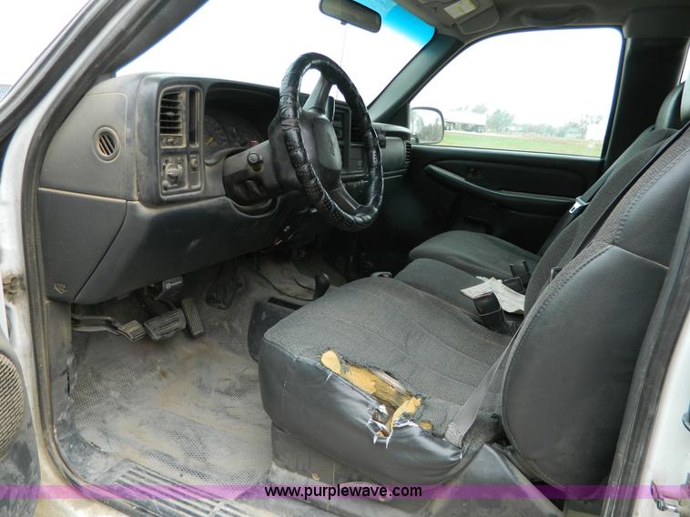 image for item G7559 2001 Chevrolet Silverado 2500 Extended Cab pickup truck