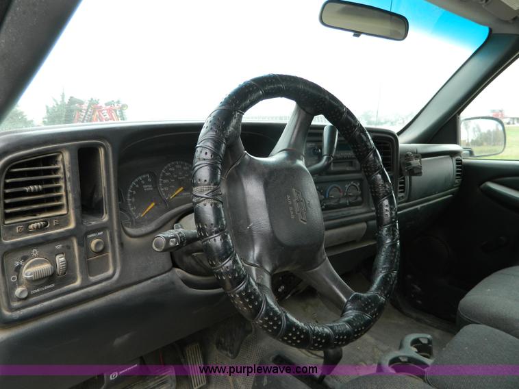 image for item G7559 2001 Chevrolet Silverado 2500 Extended Cab pickup truck