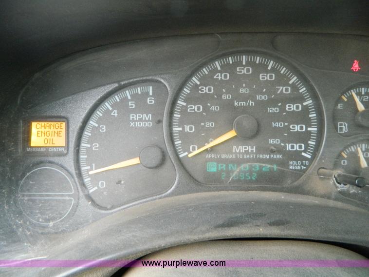 image for item G7559 2001 Chevrolet Silverado 2500 Extended Cab pickup truck