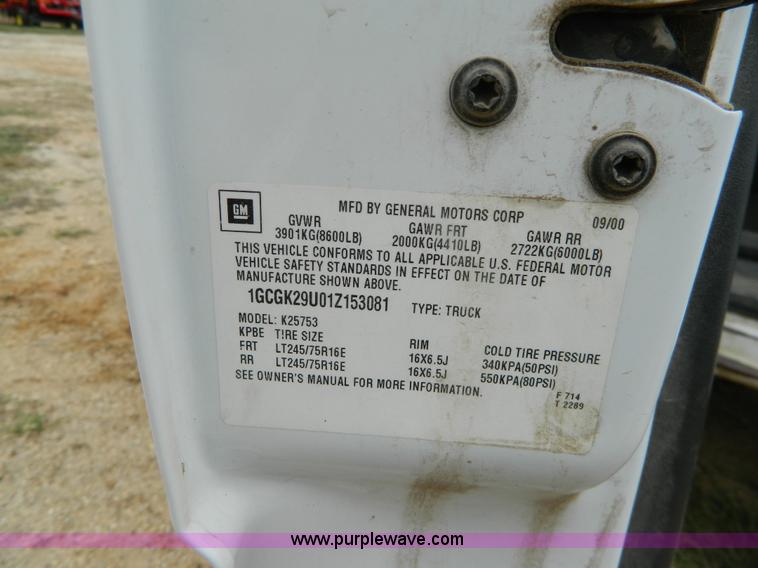 image for item G7559 2001 Chevrolet Silverado 2500 Extended Cab pickup truck