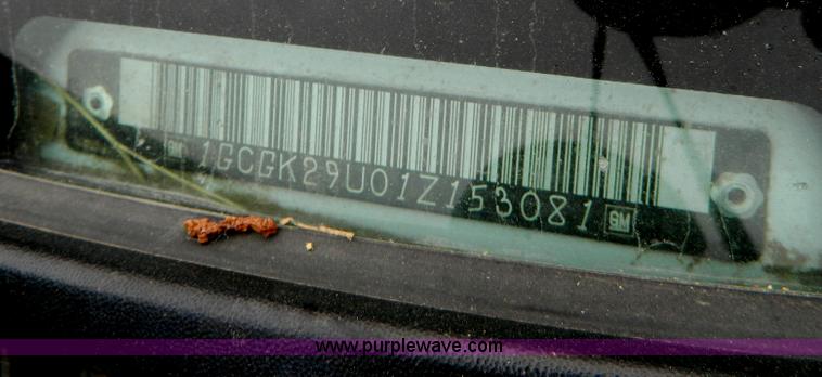 image for item G7559 2001 Chevrolet Silverado 2500 Extended Cab pickup truck