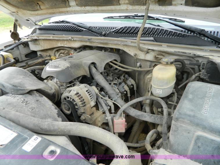 image for item G7559 2001 Chevrolet Silverado 2500 Extended Cab pickup truck