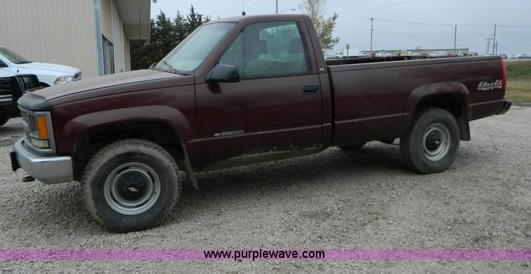 image for item G7560 1998 Chevrolet K2500 pickup truck