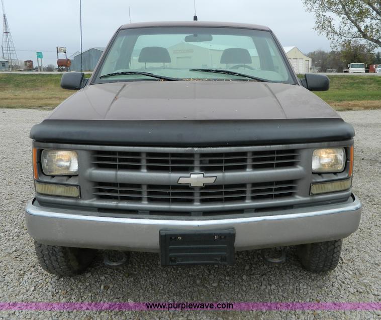 image for item G7560 1998 Chevrolet K2500 pickup truck