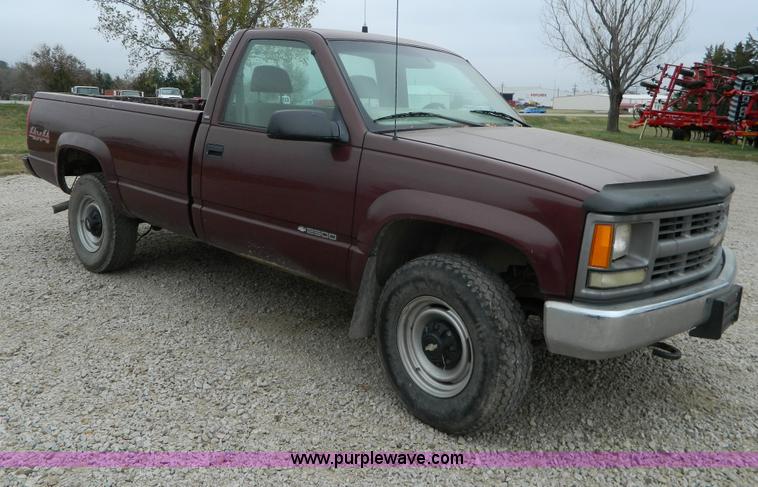 image for item G7560 1998 Chevrolet K2500 pickup truck