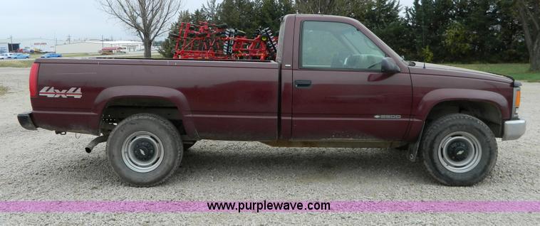 image for item G7560 1998 Chevrolet K2500 pickup truck