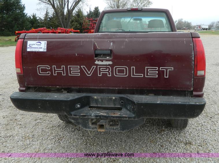 image for item G7560 1998 Chevrolet K2500 pickup truck
