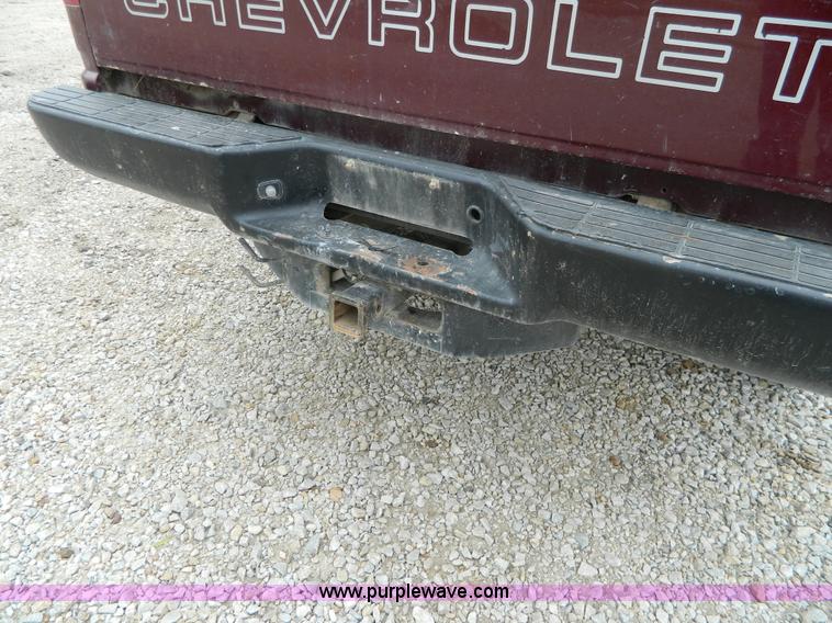 image for item G7560 1998 Chevrolet K2500 pickup truck